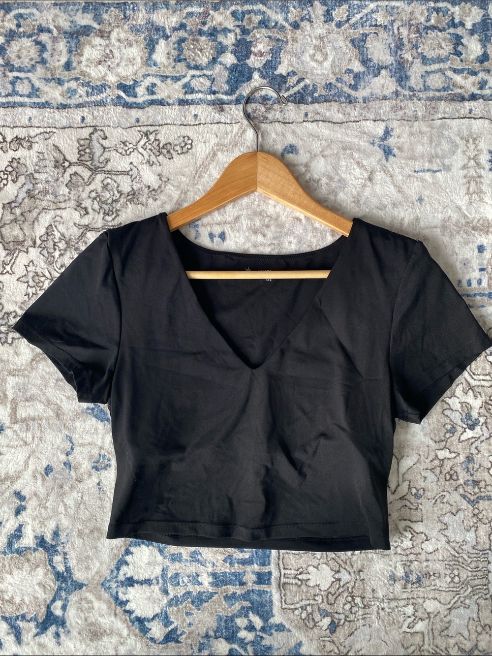 Aerie Cropped V-Neck Short Sleeve Workout Top